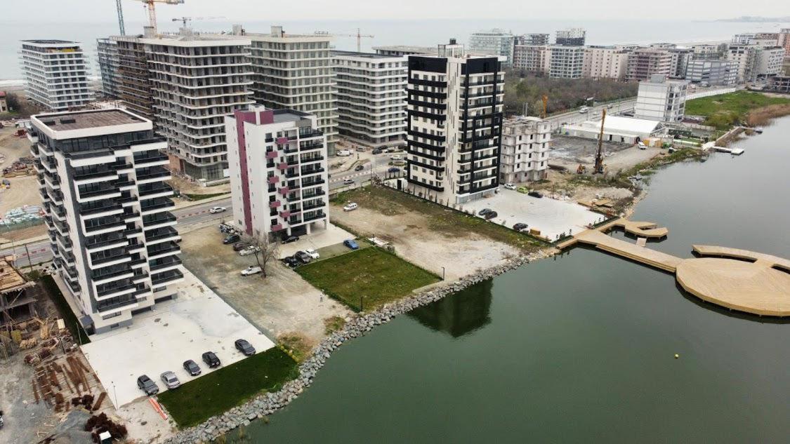 Dreamy Lake Apartment Mamaia Exterior photo