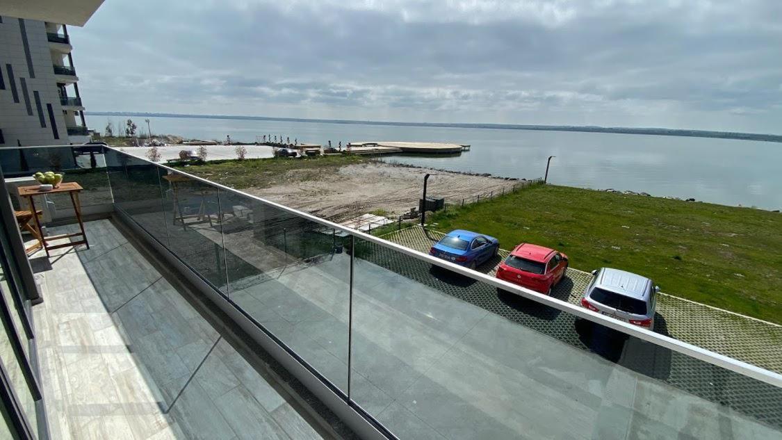 Dreamy Lake Apartment Mamaia Exterior photo