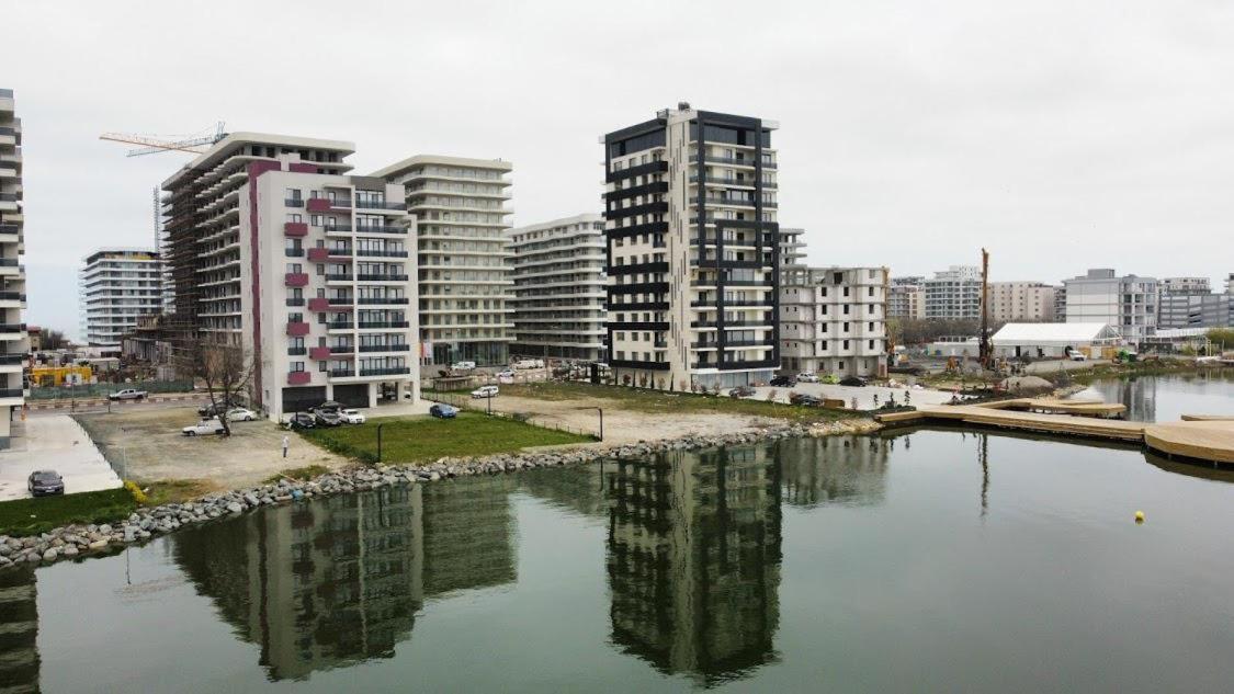 Dreamy Lake Apartment Mamaia Exterior photo